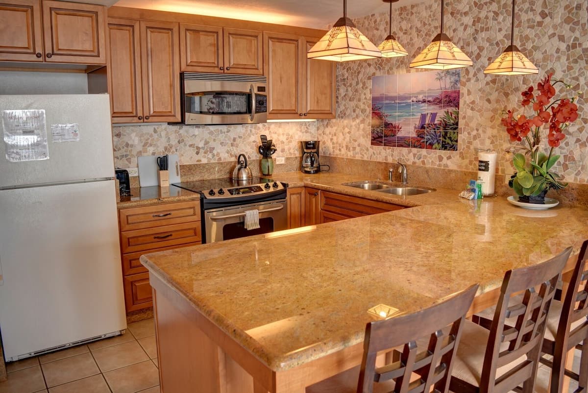 Condo in Kihei · ★4.0 · 1 bedroom · 2 beds · 1 bath - Photo 4