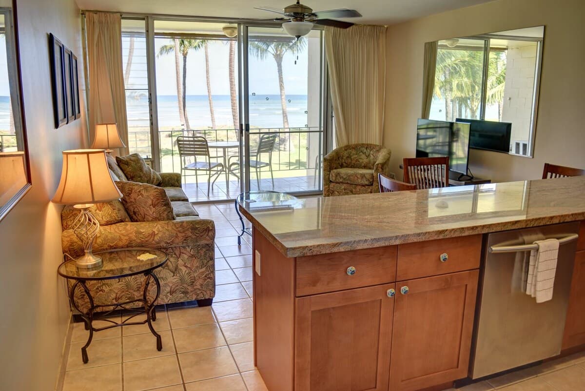 Condo in Kihei · ★4.0 · 1 bedroom · 2 beds · 1 bath - Photo 3