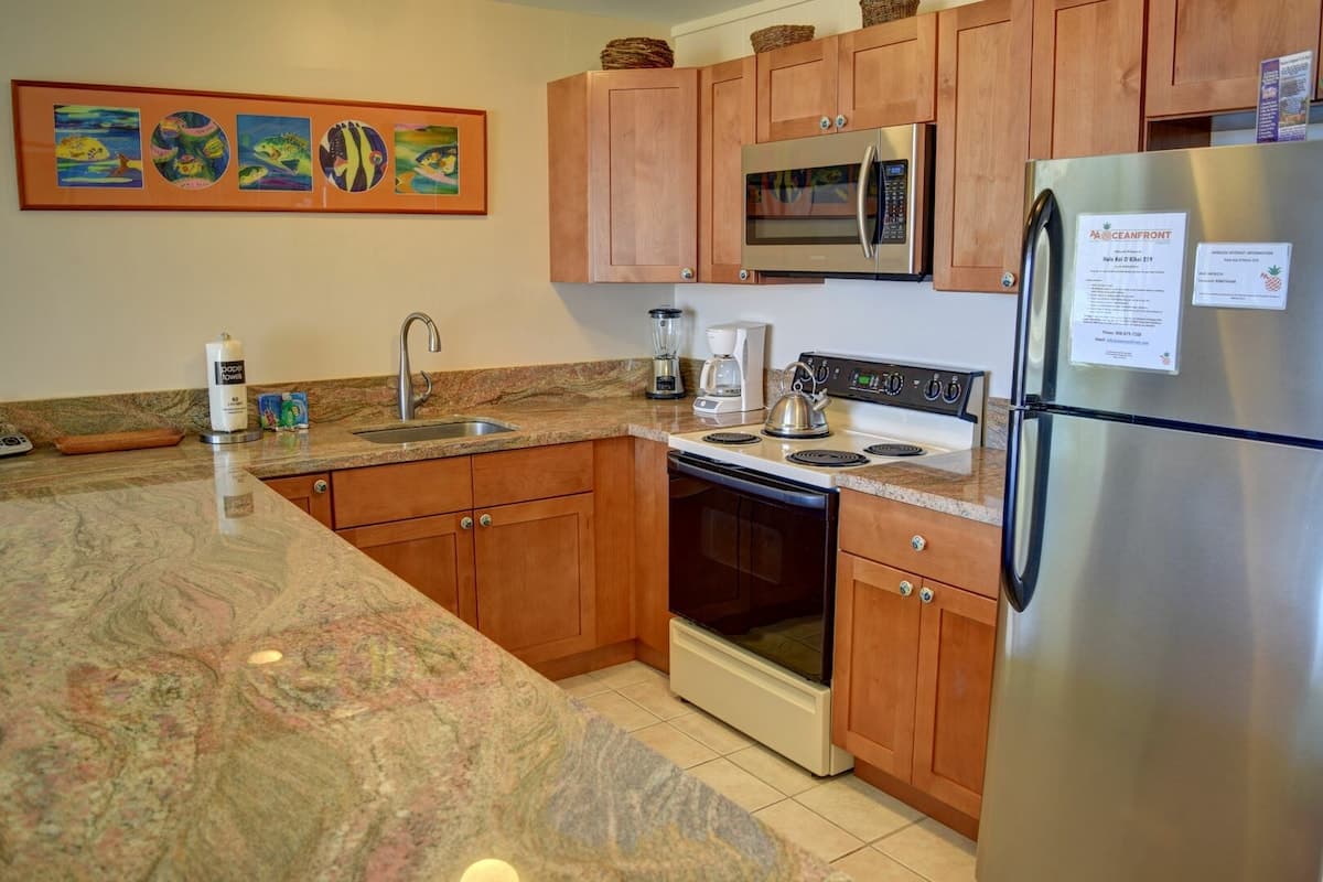 Condo in Kihei · ★4.0 · 1 bedroom · 2 beds · 1 bath - Photo 4