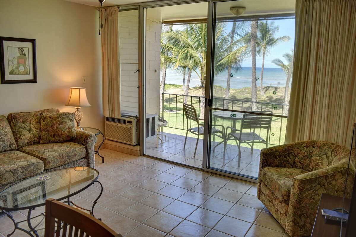 Condo in Kihei · ★4.0 · 1 bedroom · 2 beds · 1 bath - Photo 2