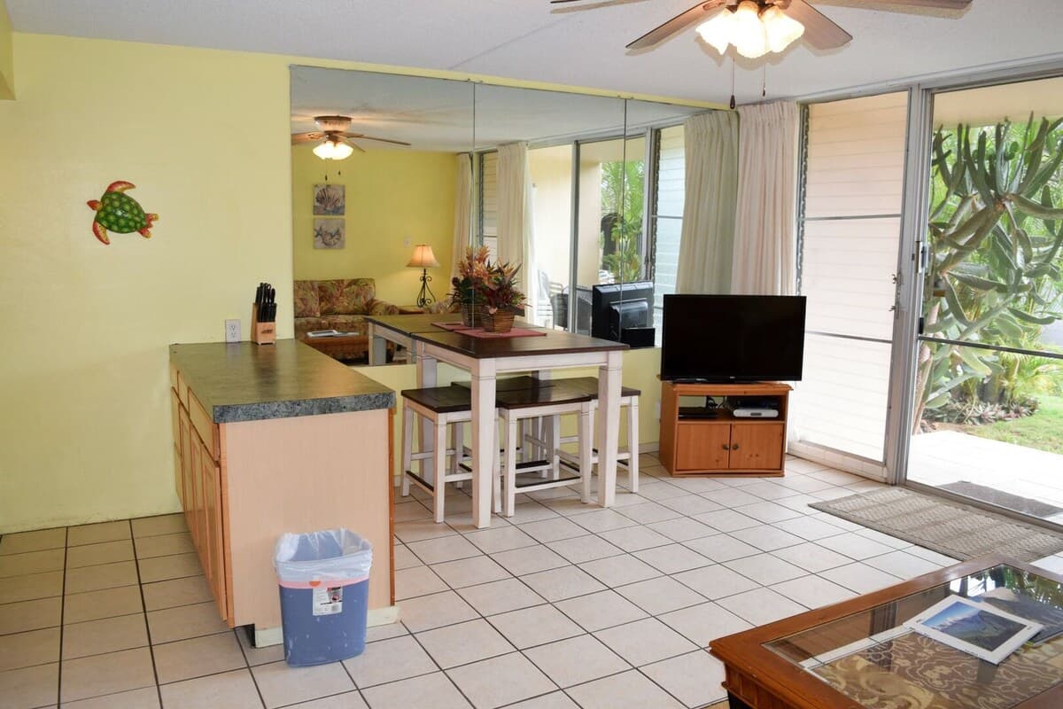 Condo in Kihei · ★4.42 · 1 bedroom · 2 beds · 1 bath - Photo 4