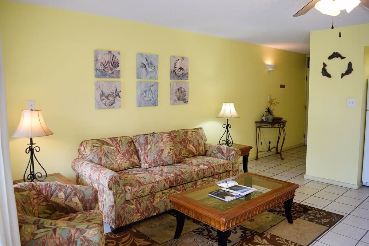 Condo in Kihei · ★4.42 · 1 bedroom · 2 beds · 1 bath - Photo 3