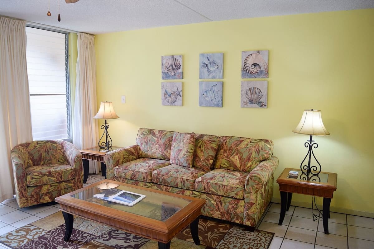Condo in Kihei · ★4.42 · 1 bedroom · 2 beds · 1 bath - Photo 2