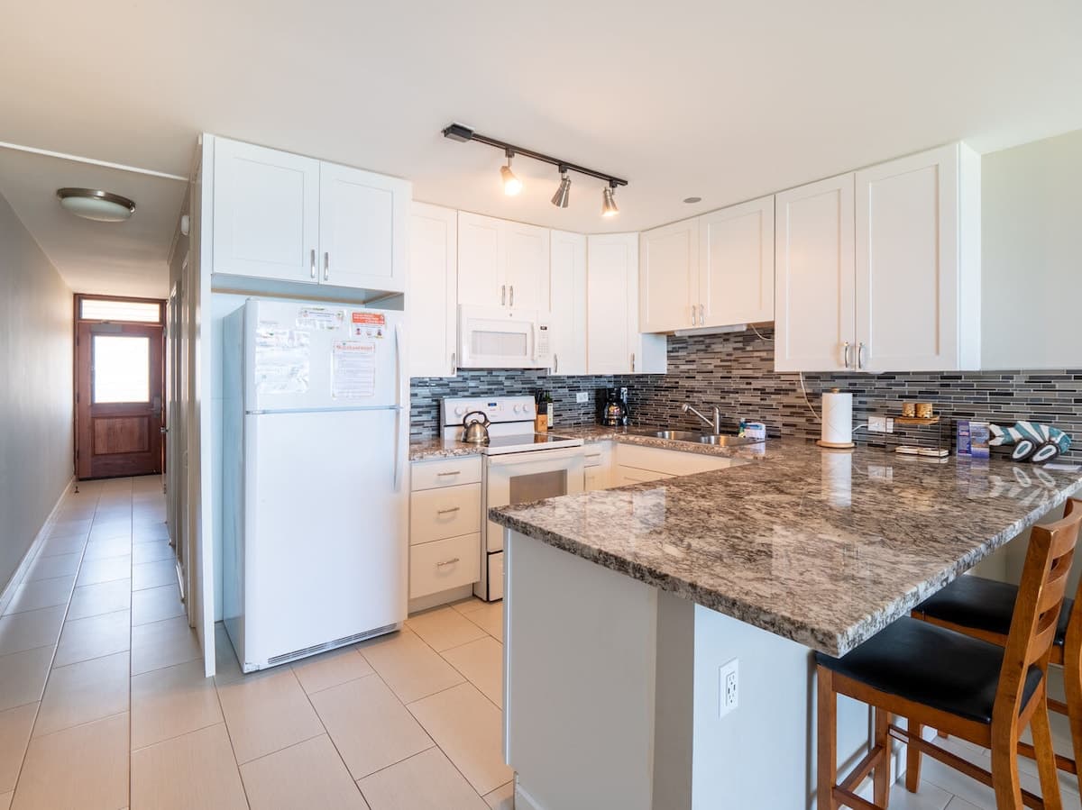 Condo in Kihei · ★4.41 · 2 bedrooms · 3 beds · 2 baths - Photo 3