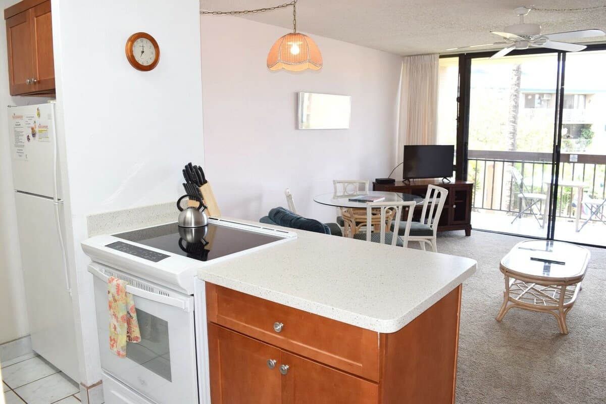 Condo in Kihei · ★4.14 · 1 bedroom · 1 bed · 1 bath - Photo 5
