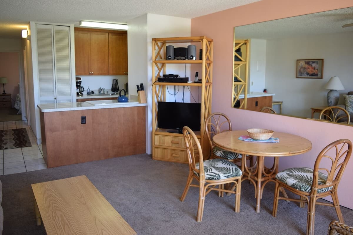 Condo in Kihei · ★4.5 · 1 bedroom · 2 beds · 1 bath - Photo 5