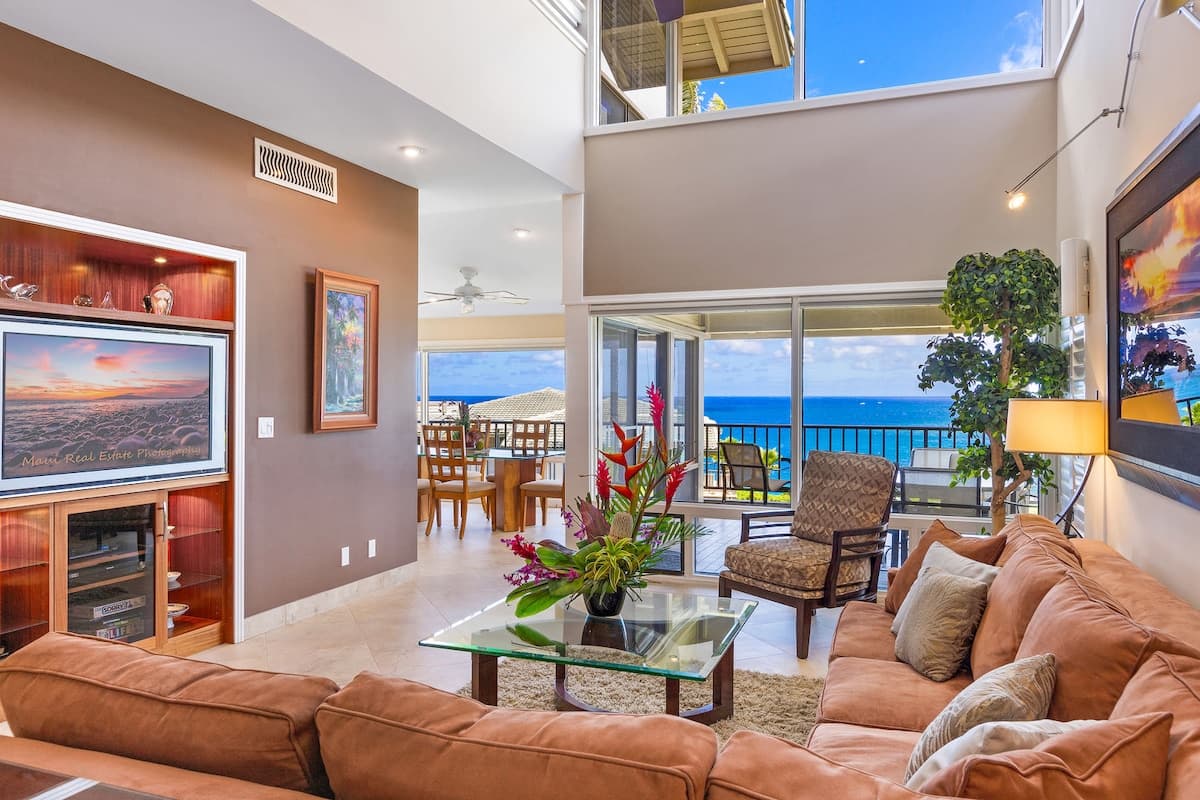 Villa in Lahaina · ★5.0 · 2 bedrooms · 3 beds · 3 baths - Photo 2