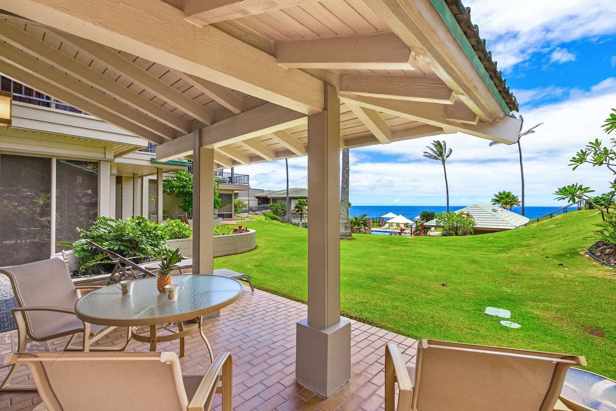 Villa in Lahaina · ★5.0 · 1 bedroom · 2 beds · 2 baths - Photo 3
