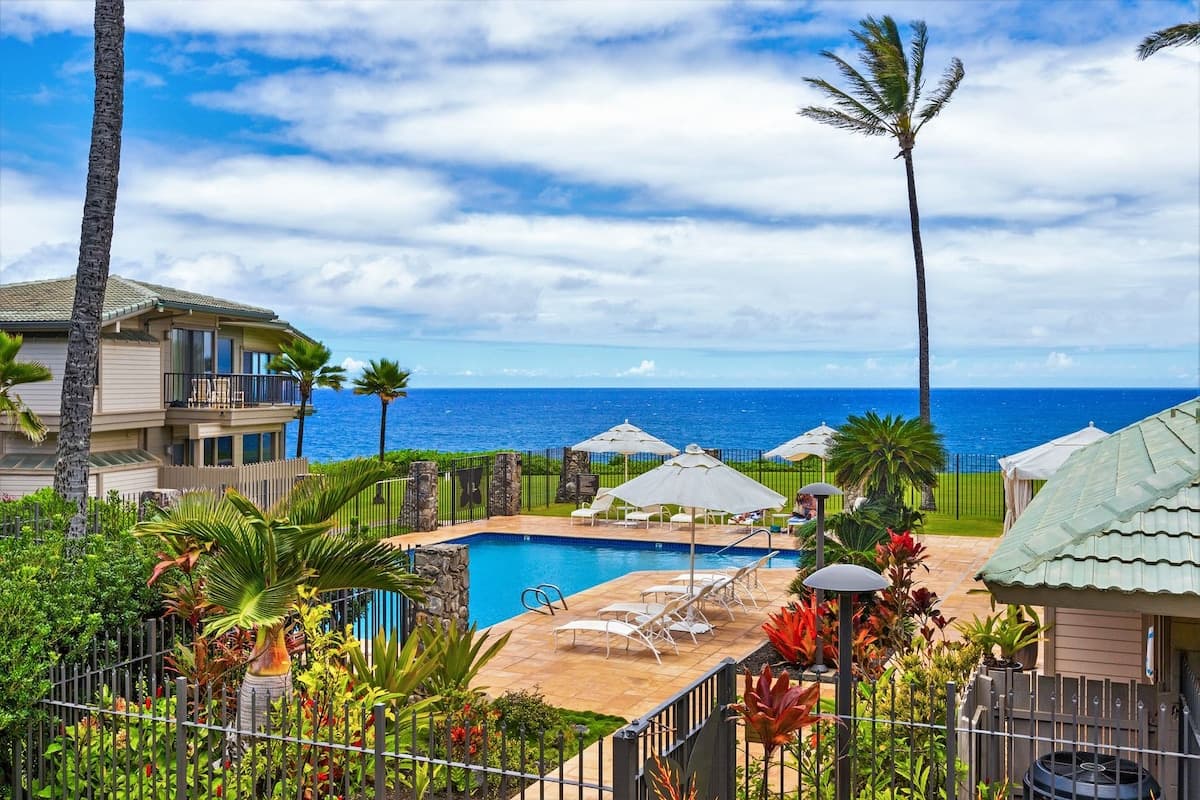 Villa in Lahaina · ★5.0 · 1 bedroom · 2 beds · 2 baths - Photo 4