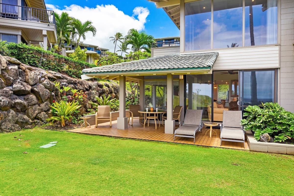 Villa in Lahaina · ★5.0 · 1 bedroom · 2 beds · 2 baths - Photo 5