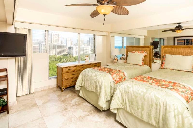 Condo in Honolulu · ★4.6 · 1 bedroom · 3 beds · 1 private bath - Photo 5