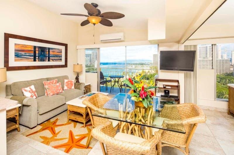 Condo in Honolulu · ★4.6 · 1 bedroom · 3 beds · 1 private bath - Photo 1