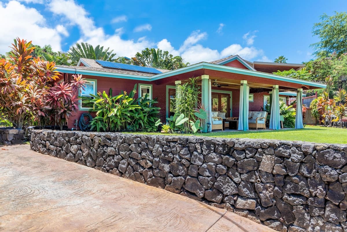 Family-Friendly 4BR Oasis by Magic Sands - Photo 1
