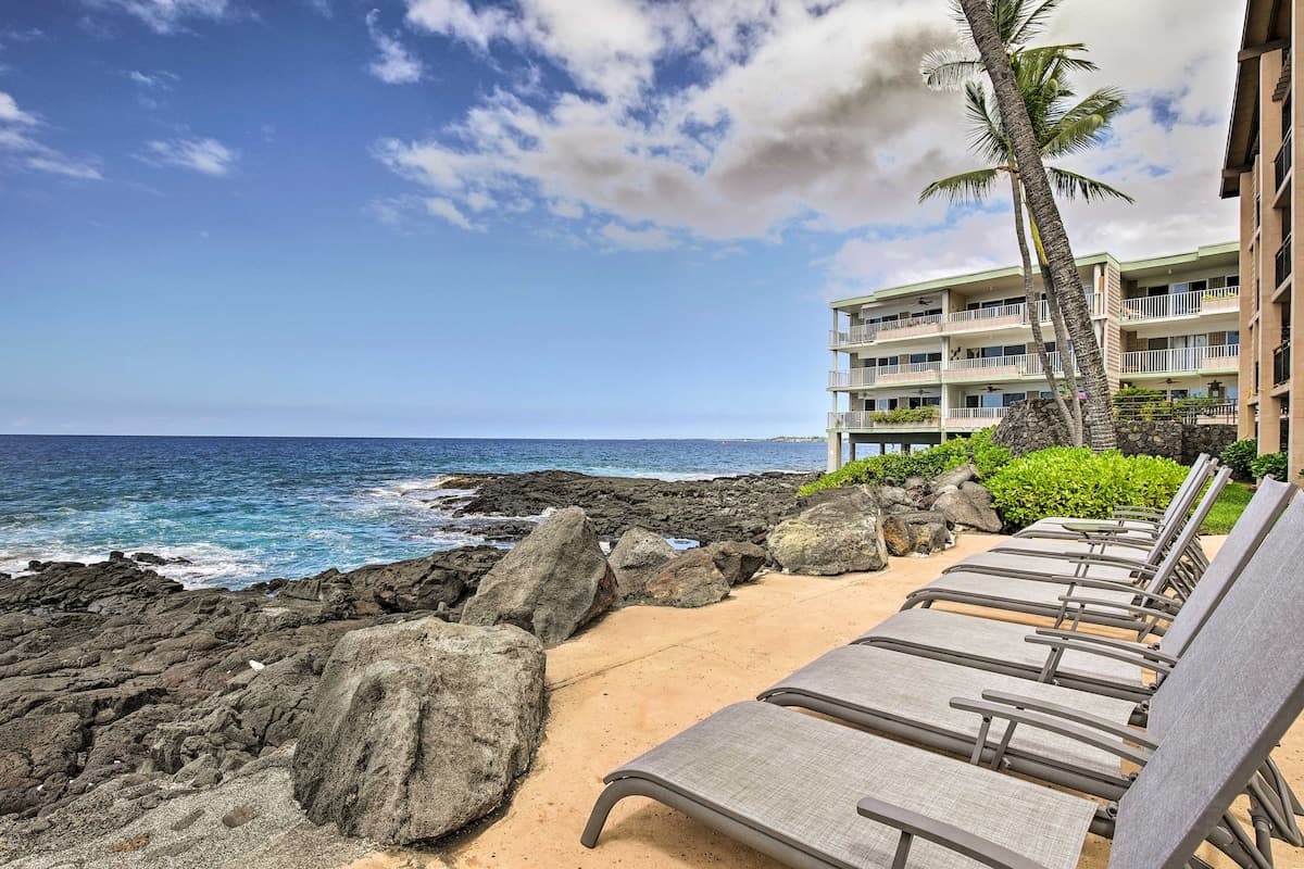 Condo in Kailua-Kona · ★4.59 · 2 bedrooms · 3 beds · 2 shared baths - Photo 1