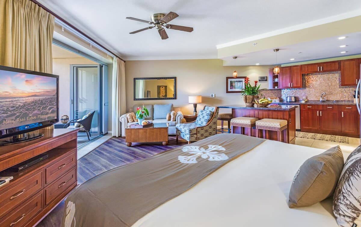 Condo in Lahaina · ★4.92 · 1 bedroom · 2 beds · 1 bath - Photo 2