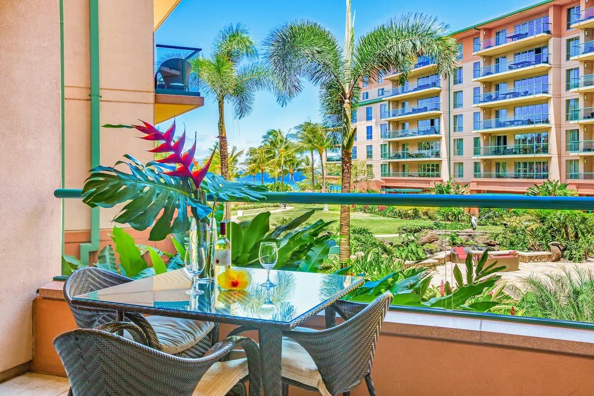 Condo in Lahaina · ★4.92 · 1 bedroom · 2 beds · 1 bath - Photo 1