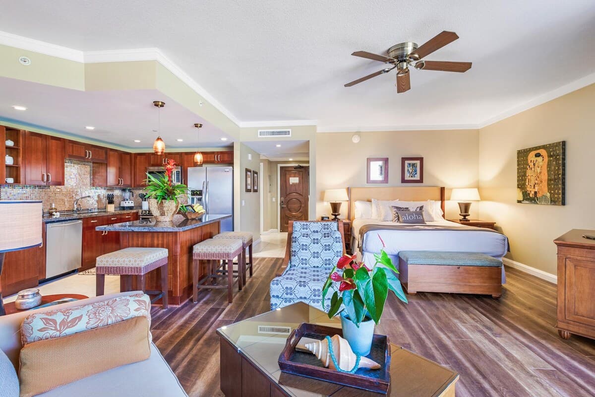 Condo in Lahaina · ★4.92 · 1 bedroom · 2 beds · 1 bath - Photo 5