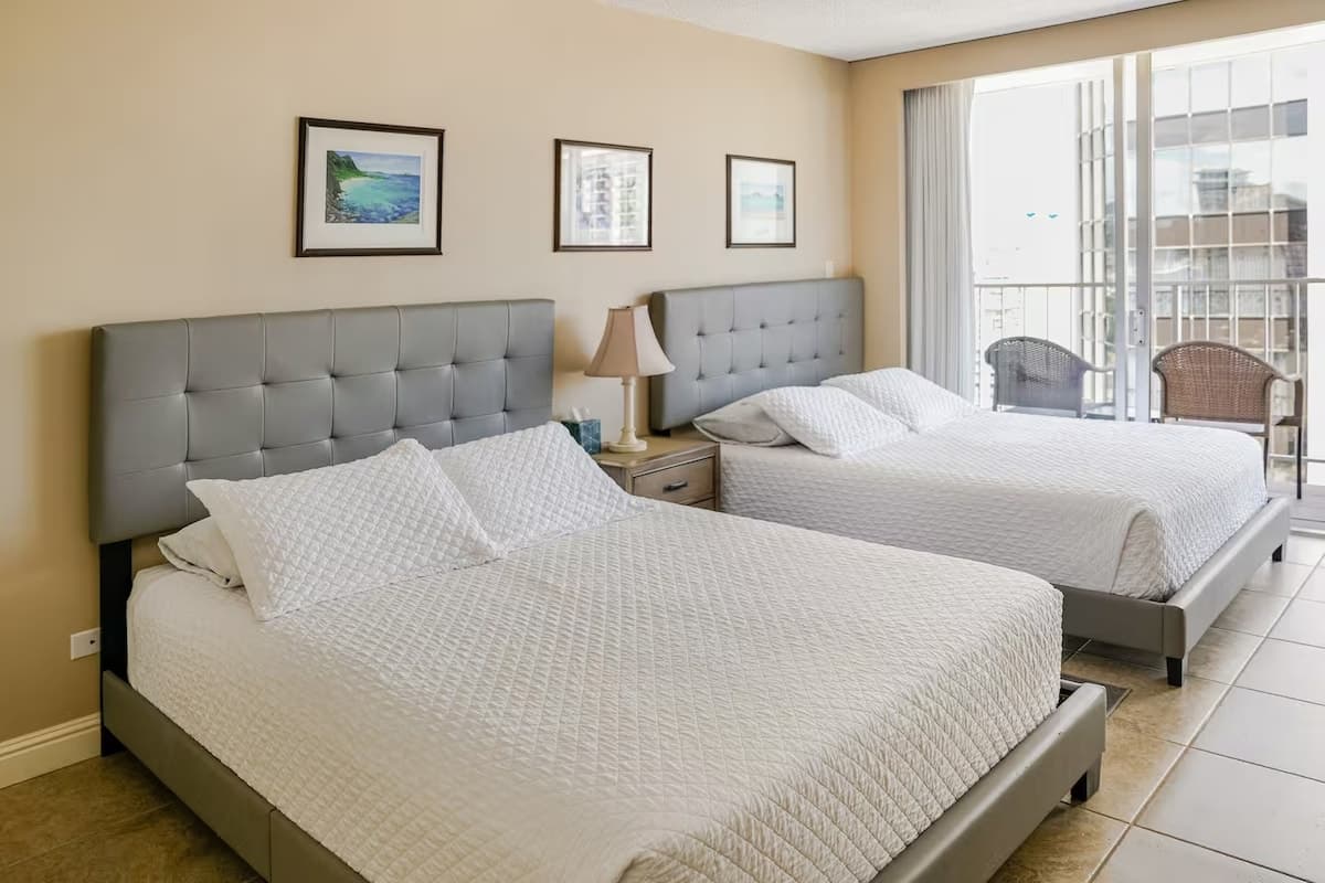 Quaint Studio-Heart of Waikiki & FREE parking - Photo 1