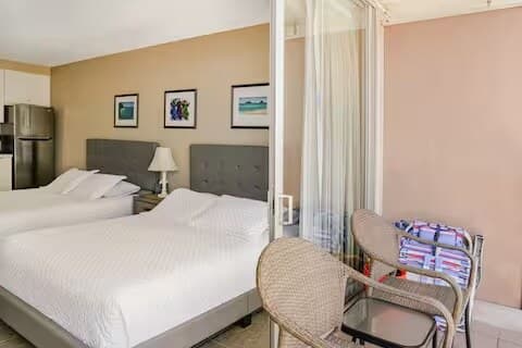 Quaint Studio-Heart of Waikiki & FREE parking - Photo 4