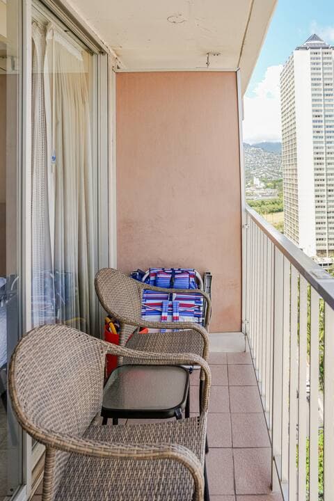Quaint Studio-Heart of Waikiki & FREE parking - Photo 5