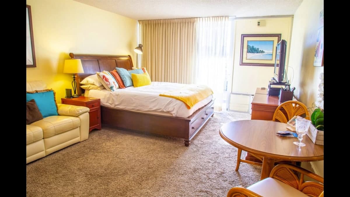 Condo in Honolulu · ★4.62 · 1 bedroom · 2 beds · 1 private bath - Photo 3
