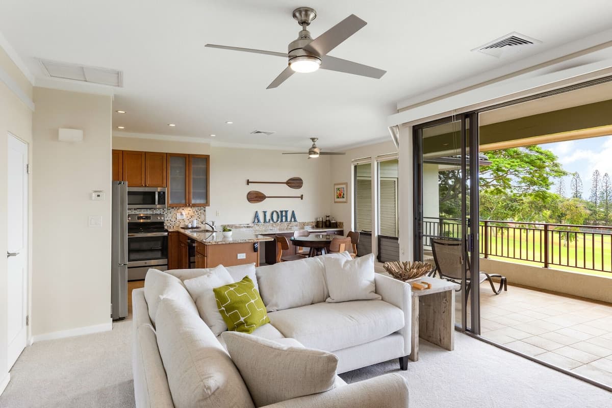 Condo in Lahaina · ★4.96 · 1 bedroom · 1 bed · 2 private baths - Photo 4
