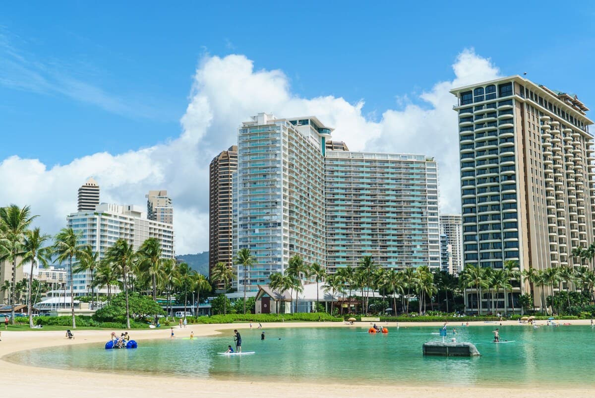 Condo in Honolulu · ★4.54 · 1 bedroom · 2 beds · 1 private bath - Photo 2
