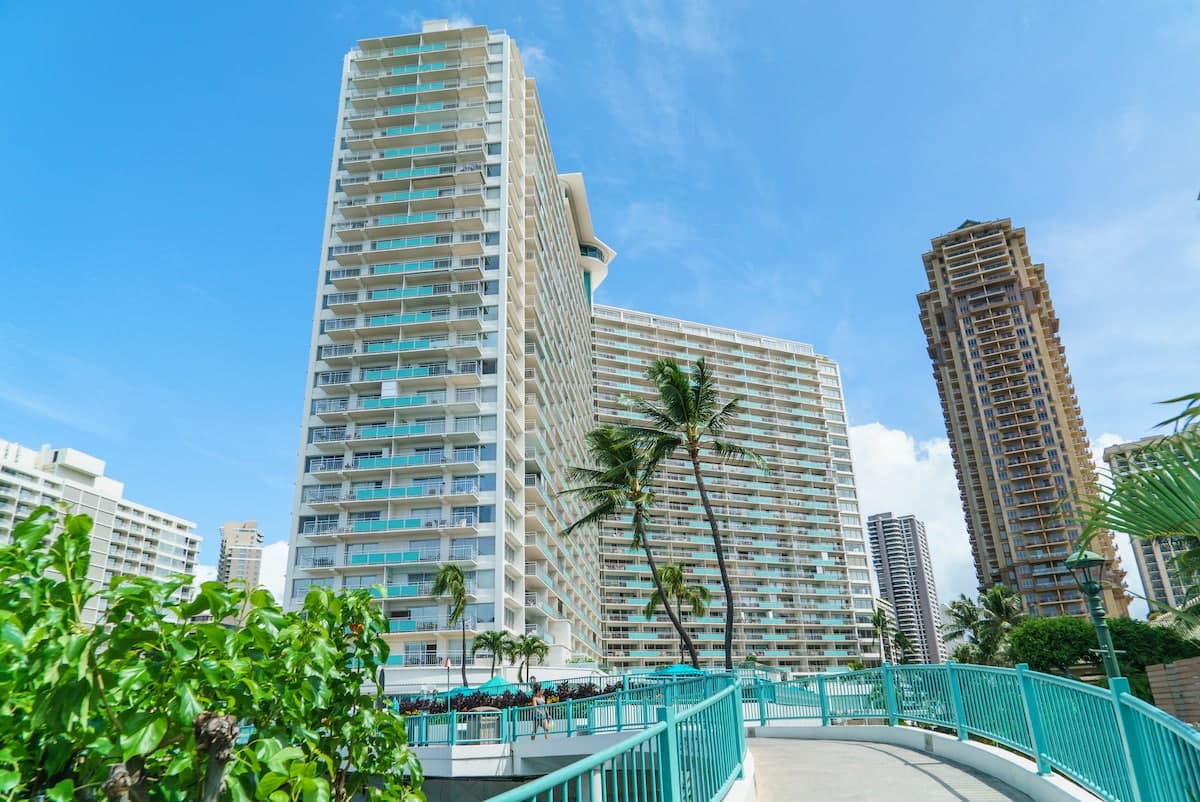 Condo in Honolulu · ★4.54 · 1 bedroom · 2 beds · 1 private bath - Photo 3