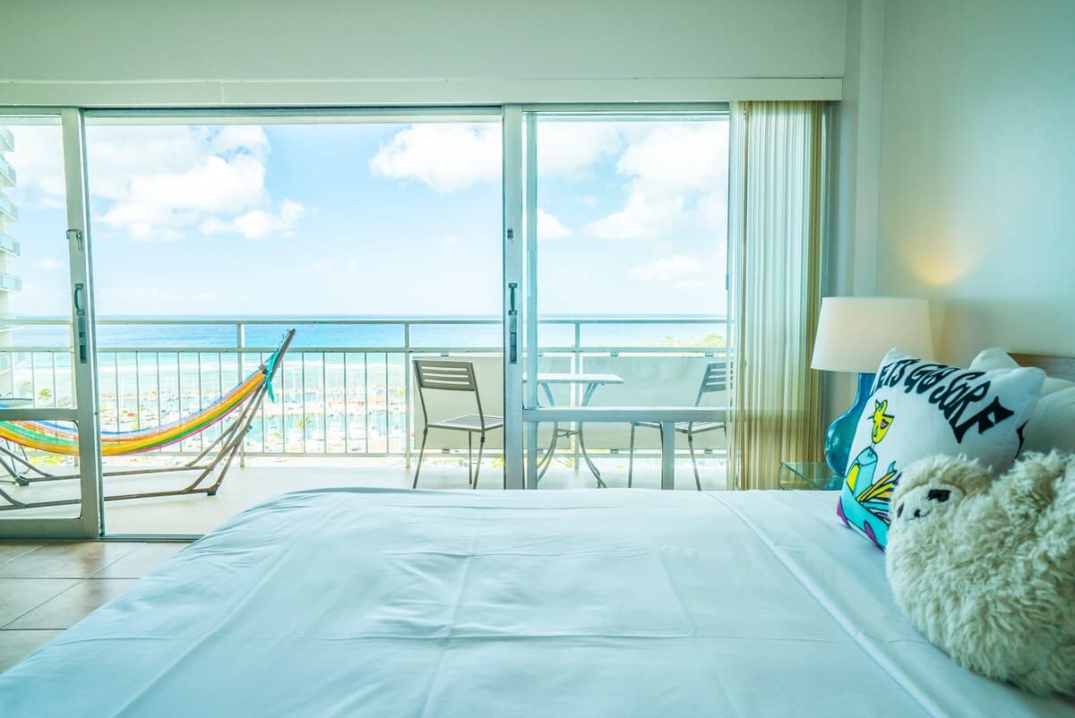 Condo in Honolulu · ★4.54 · 1 bedroom · 2 beds · 1 private bath - Photo 1