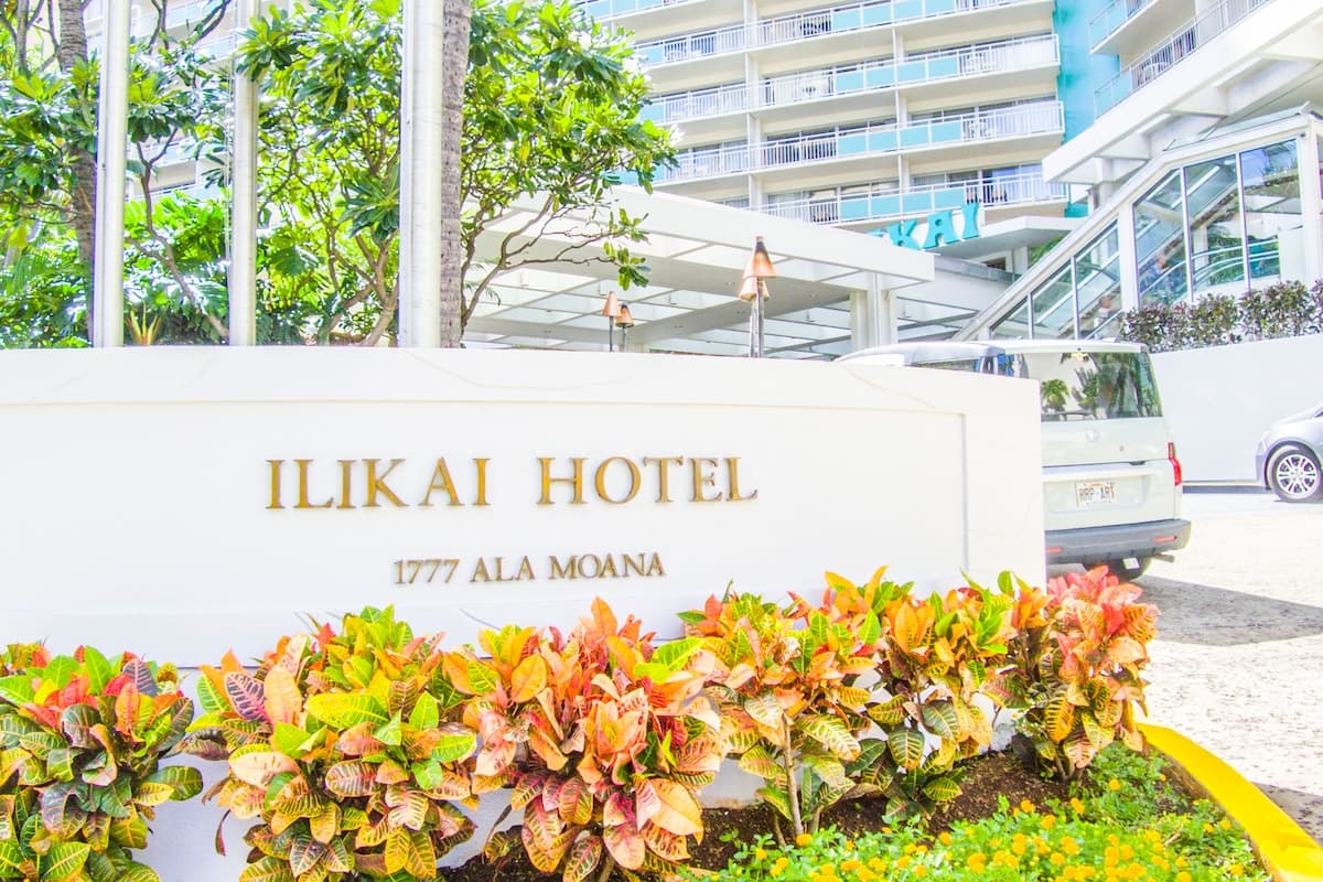 Condo in Honolulu · ★4.54 · 1 bedroom · 2 beds · 1 private bath - Photo 4