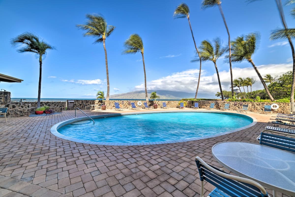 Condo in Kihei · ★4.81 · 2 bedrooms · 2 beds · 2 baths - Photo 2