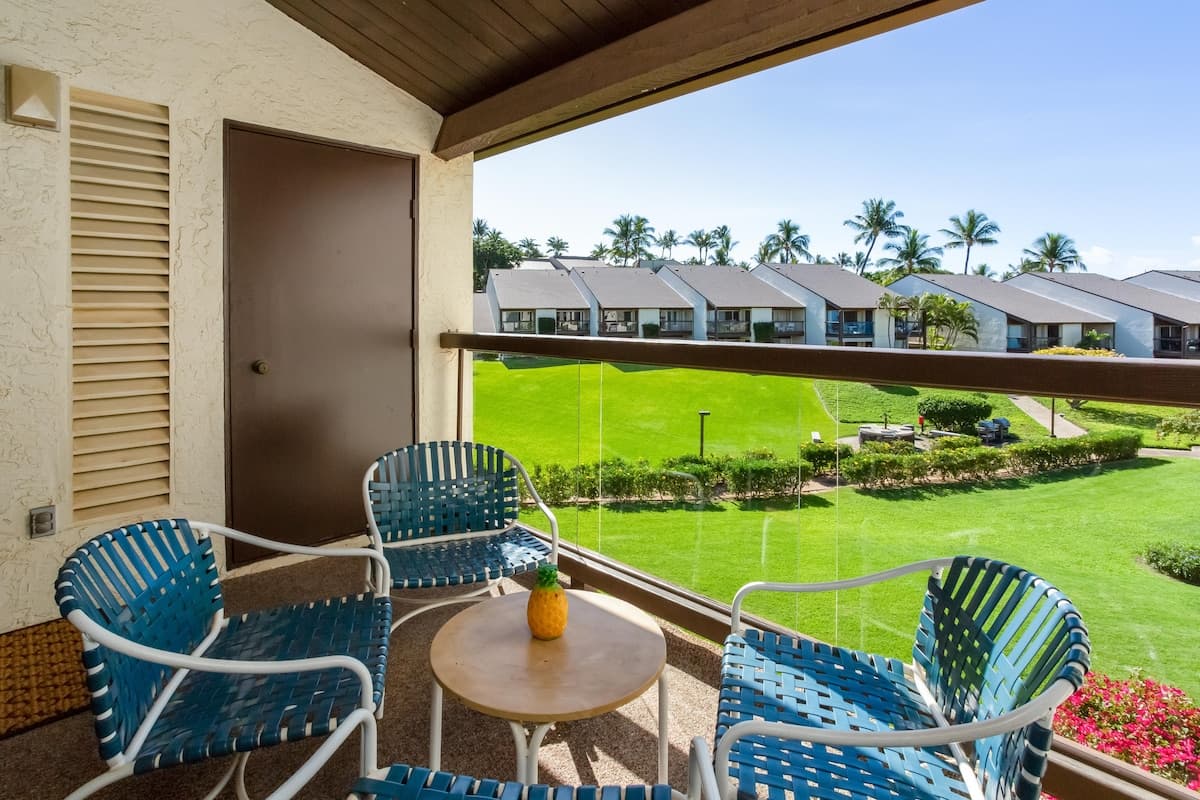 Condo in Kihei · ★4.6 · 2 bedrooms · 5 beds · 2 private baths - Photo 2