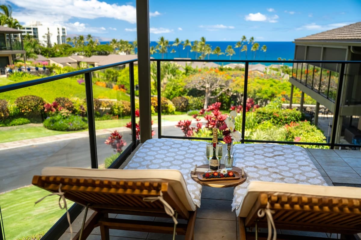 Condo in Kihei · ★4.92 · 2 bedrooms · 4 beds · 2 baths - Photo 3