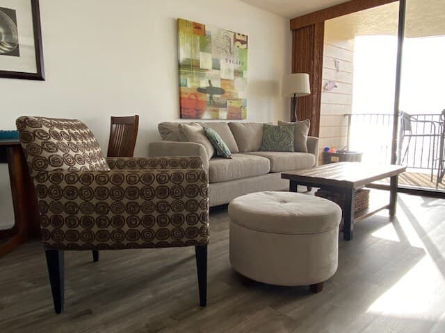 Condo in Lahaina · ★4.83 · 1 bedroom · 2 beds · 1 private bath - Photo 2