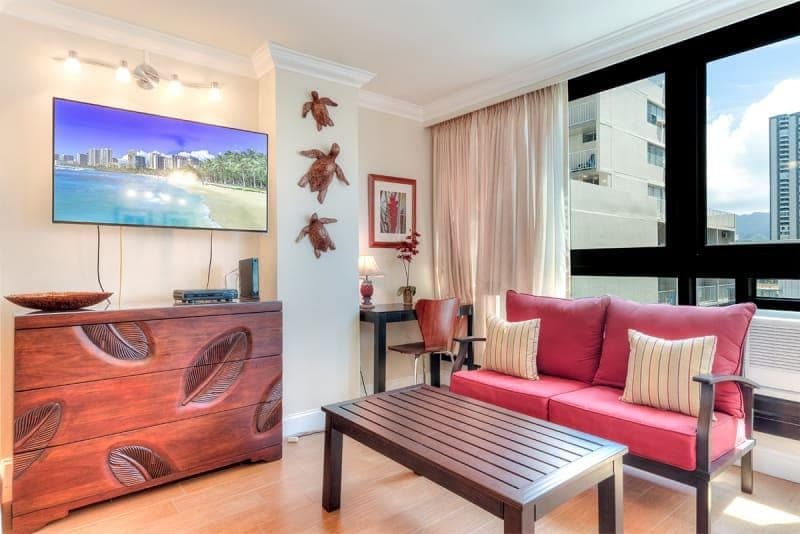 Condo in Honolulu · ★4.47 · Studio · 1 bed · 1 private bath - Photo 4