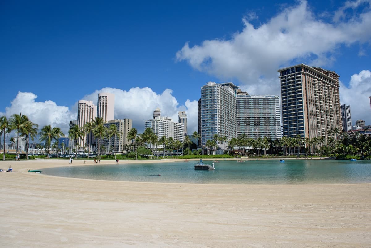 Condo in Honolulu · ★4.52 · 1 bedroom · 2 beds · 1 shared bath - Photo 3