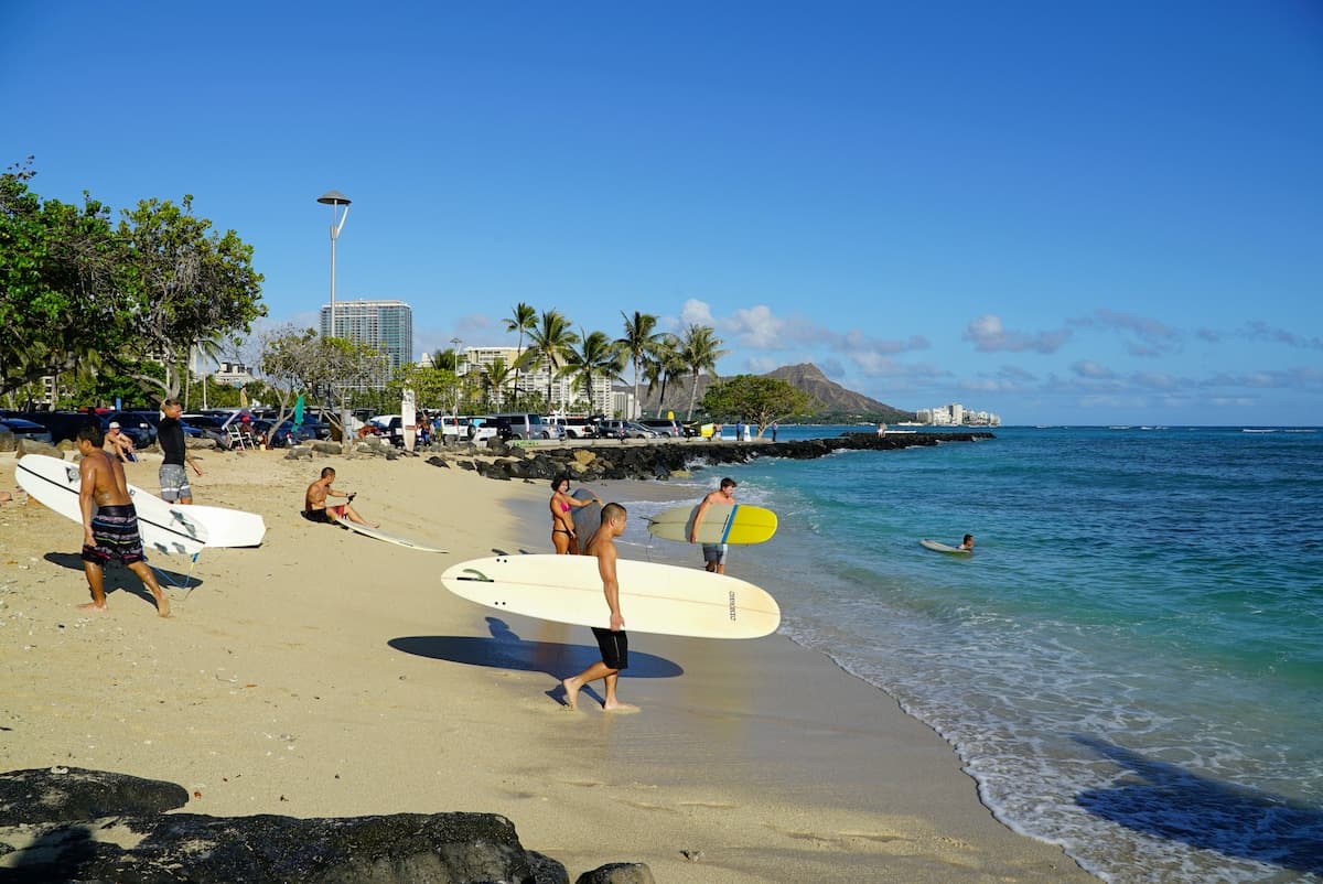 Condo in Honolulu · ★4.52 · 1 bedroom · 2 beds · 1 shared bath - Photo 4