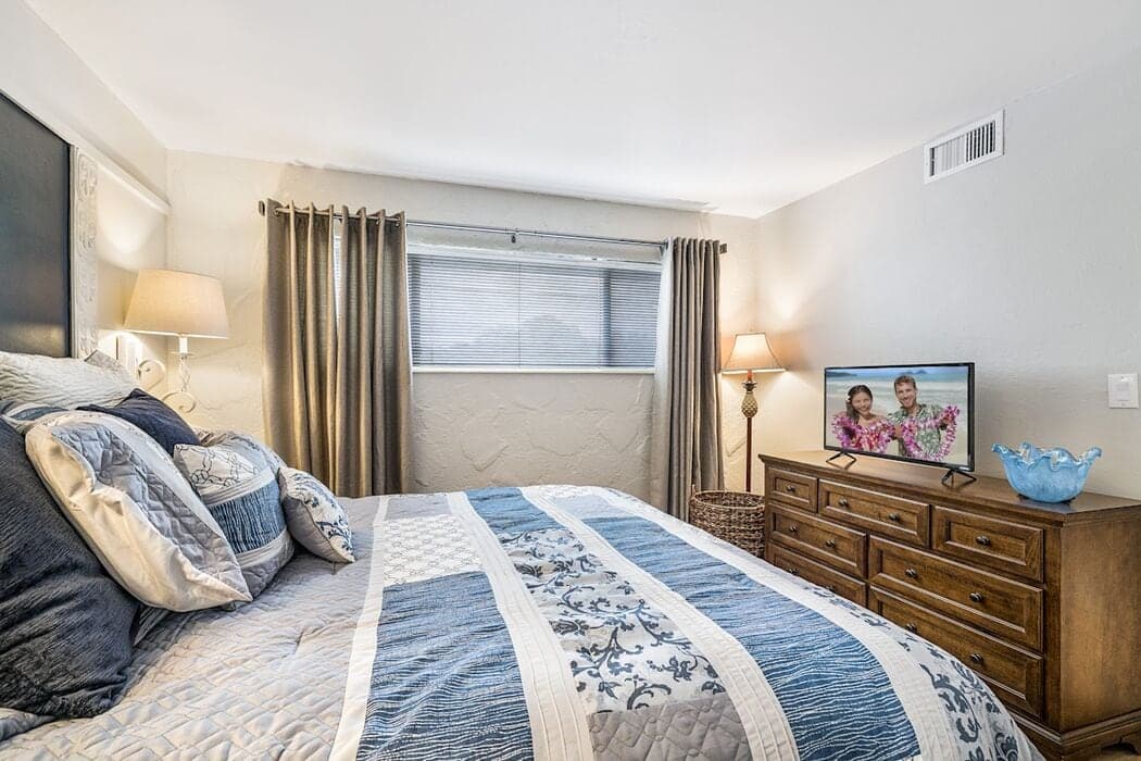 Condo in Kailua-Kona · ★4.84 · 1 bedroom · 2 beds · 1 private bath - Photo 4
