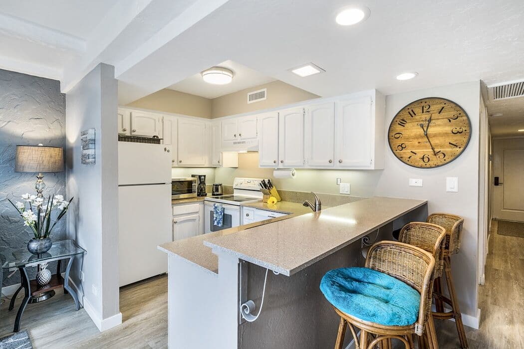 Condo in Kailua-Kona · ★4.84 · 1 bedroom · 2 beds · 1 private bath - Photo 2
