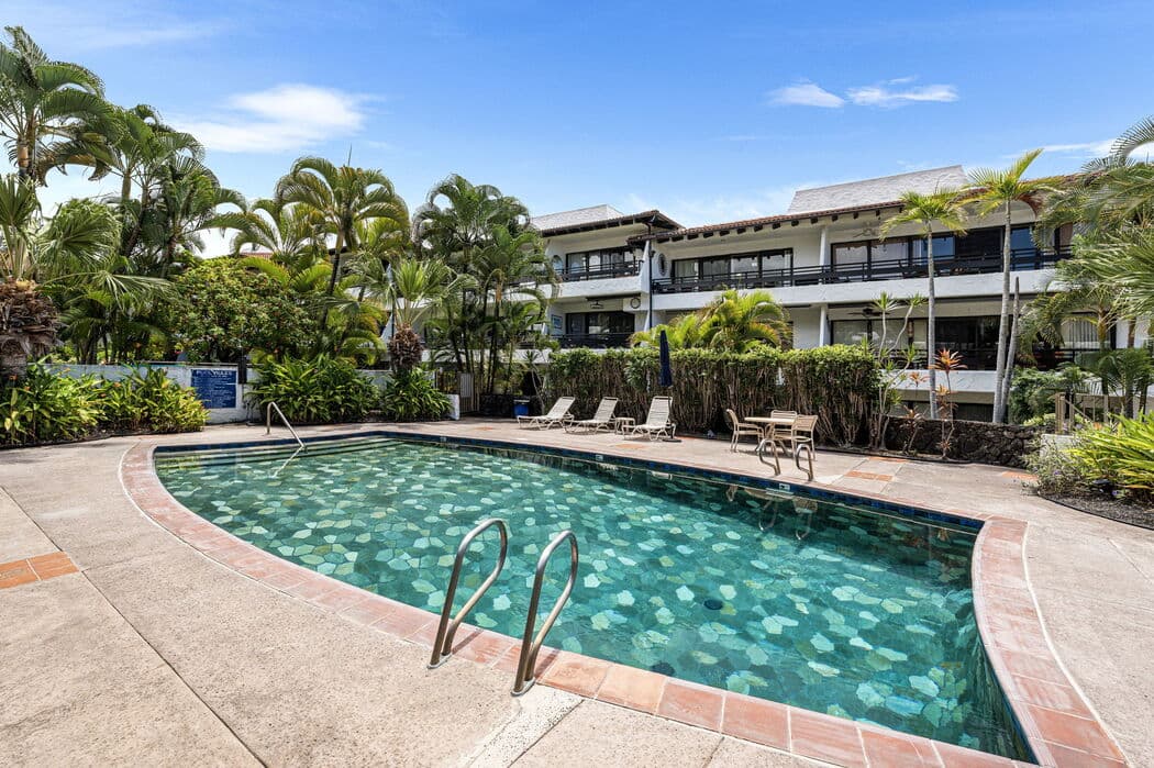 Condo in Kailua-Kona · ★4.84 · 1 bedroom · 2 beds · 1 private bath - Photo 5
