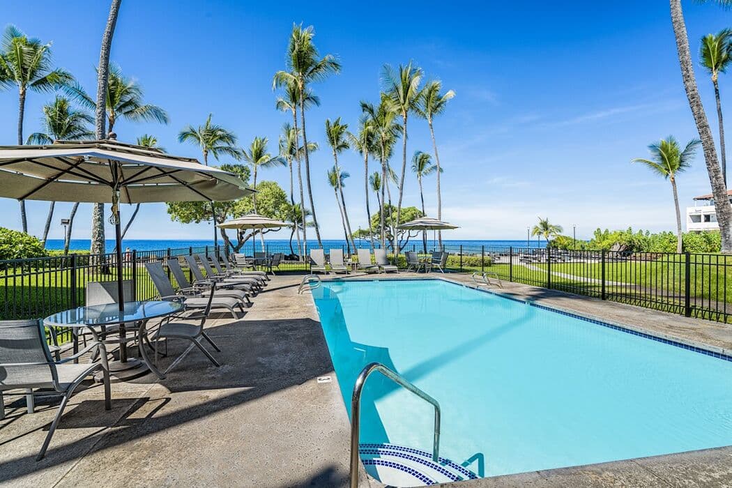 Condo in Kailua-Kona · ★5.0 · 1 bedroom · 2 beds · 1 private bath - Photo 5
