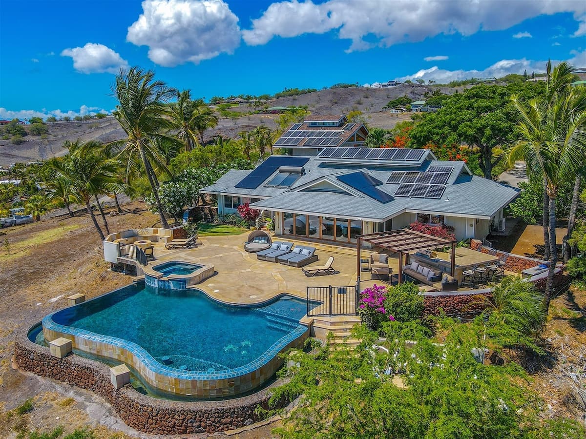 Home in Waimea · ★4.92 · 4 bedrooms · 5 beds · 3 baths - Photo 4