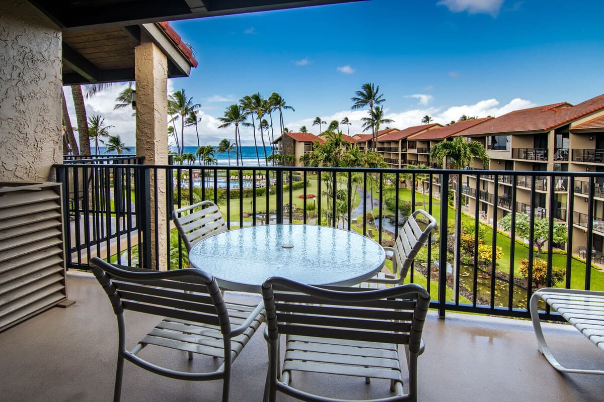 Condo in Lahaina · ★4.52 · 3 bedrooms · 4 beds · 3 private baths - Photo 2