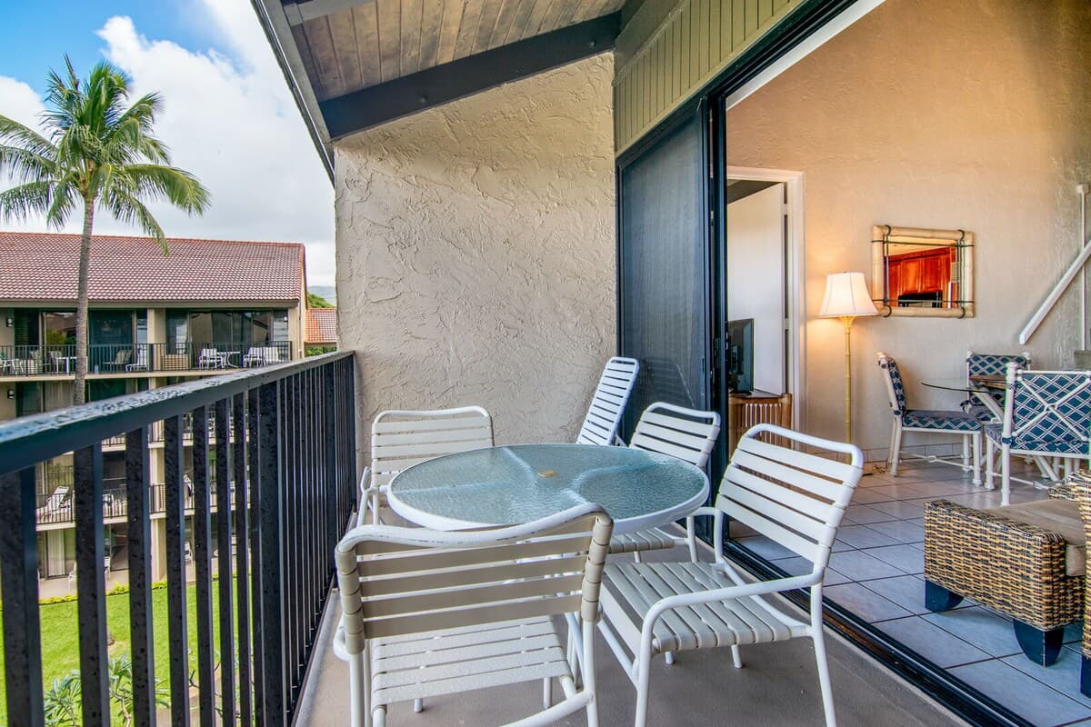 Condo in Lahaina · ★4.52 · 3 bedrooms · 4 beds · 3 private baths - Photo 4