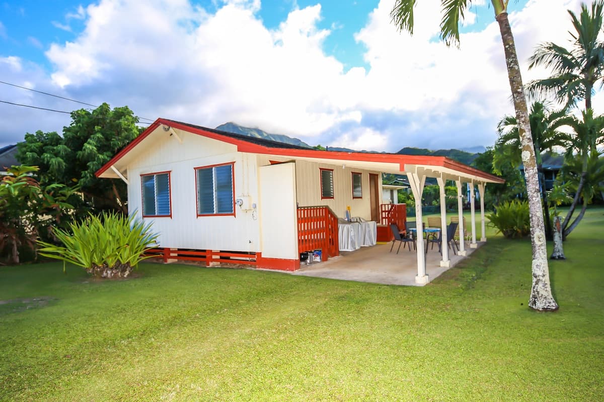 Home in Hanalei · ★4.95 · 1 bedroom · 2 beds · 1 bath - Photo 2