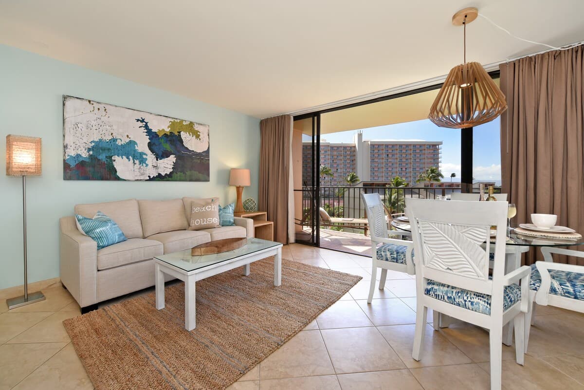 Condo in Lahaina · ★4.58 · 2 bedrooms · 4 beds · 2 baths - Photo 3