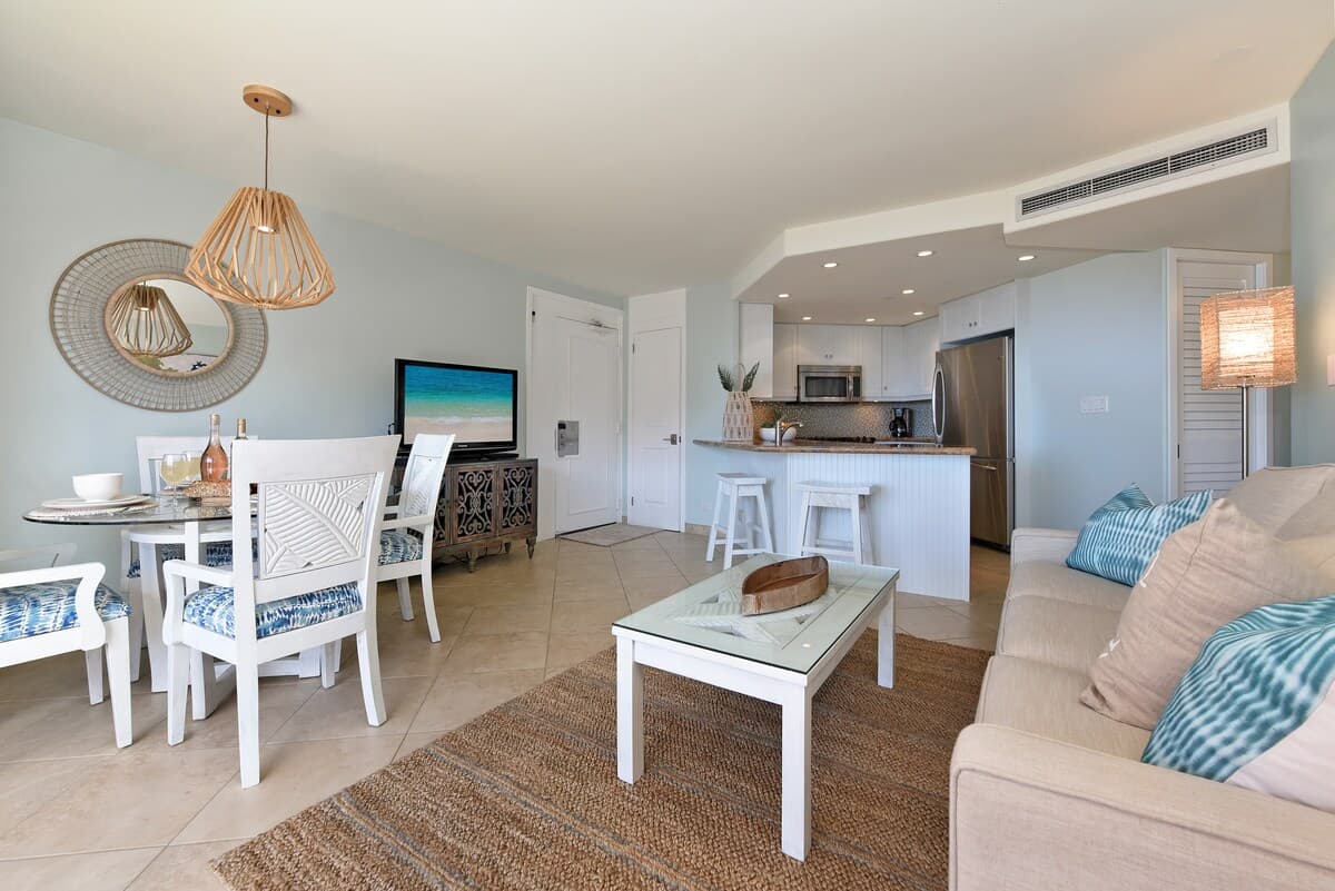 Condo in Lahaina · ★4.58 · 2 bedrooms · 4 beds · 2 baths - Photo 5