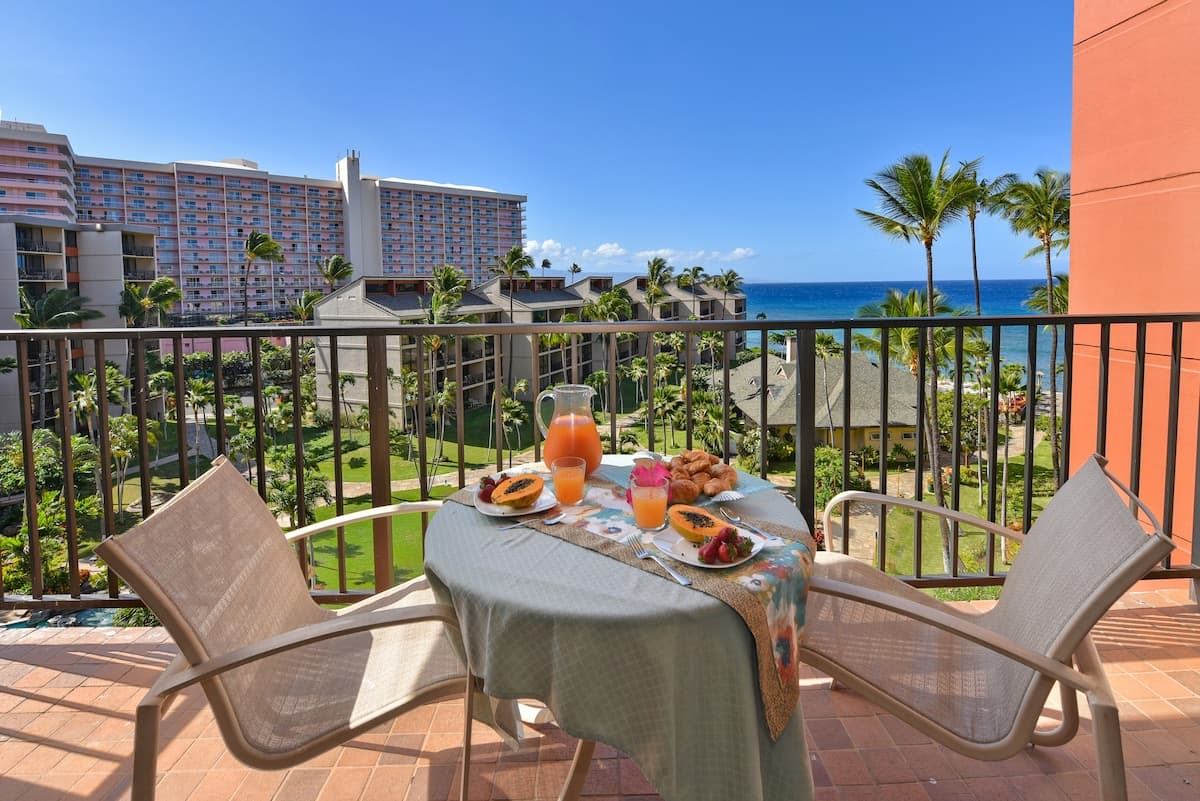 Condo in Lahaina · ★4.58 · 2 bedrooms · 4 beds · 2 baths - Photo 1