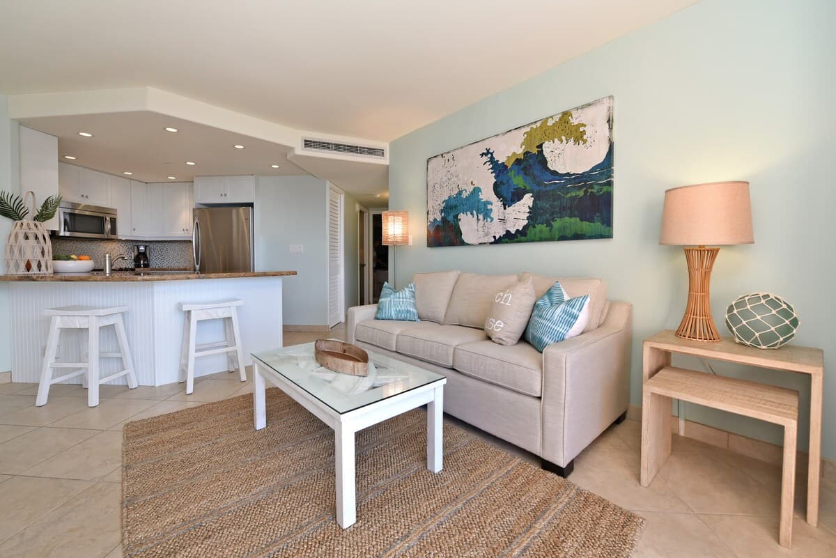 Condo in Lahaina · ★4.58 · 2 bedrooms · 4 beds · 2 baths - Photo 4