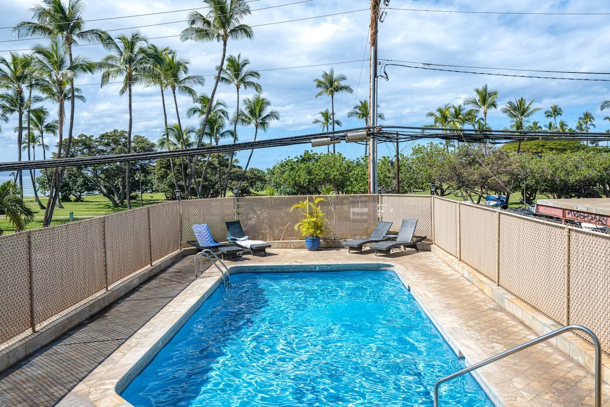 Condo in Kihei · ★4.81 · 1 bedroom · 2 beds · 1 shared bath - Photo 2